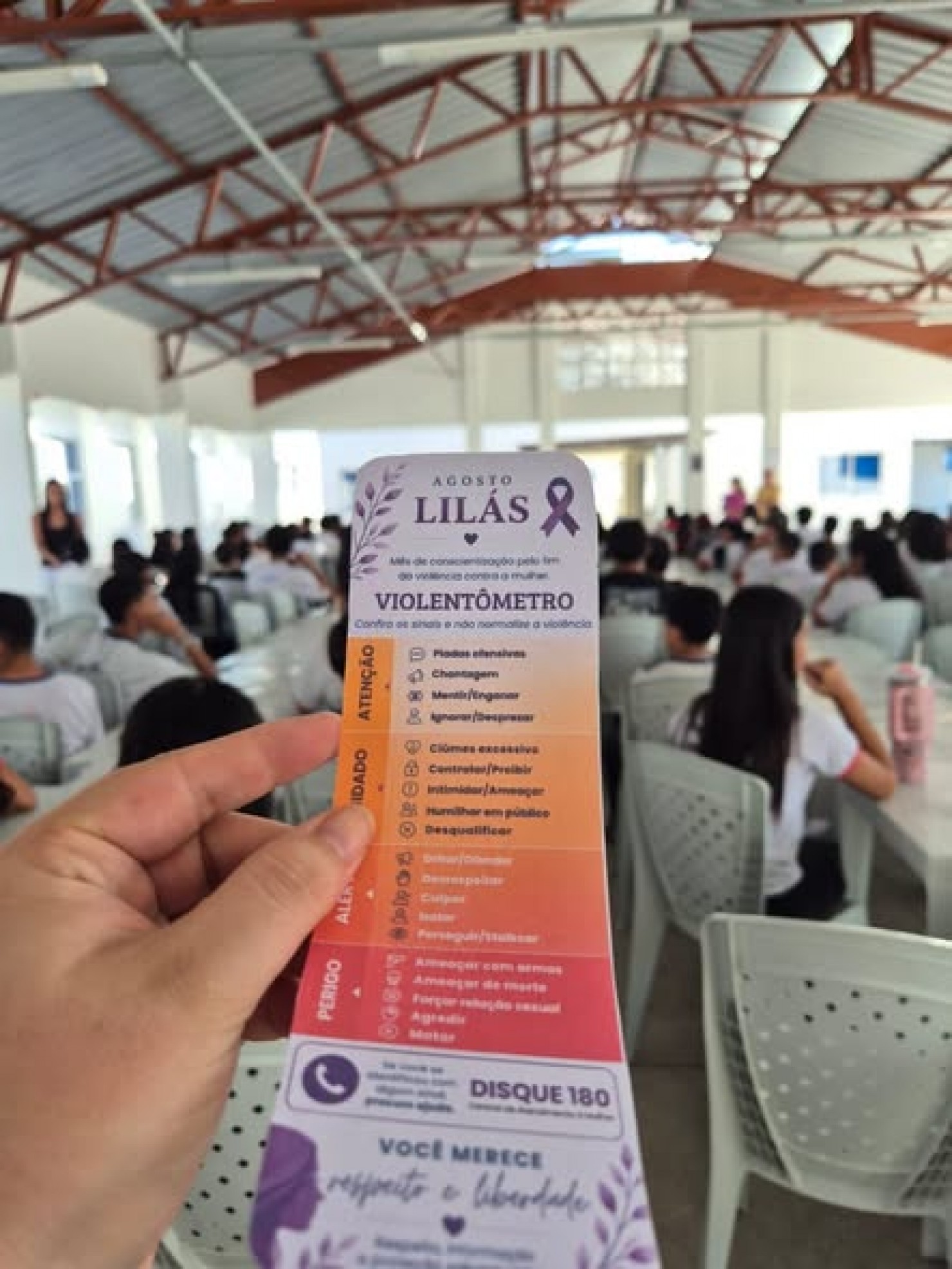 AGOSTO LILÁS CHEGA À ESCOLA CARLOS ALBERTO