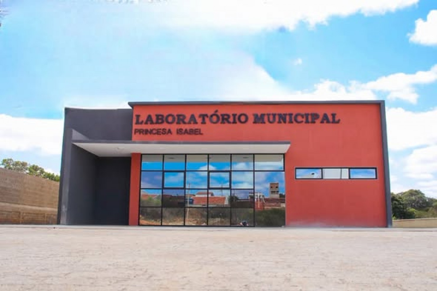LABORATÓRIO MUNICIPAL DE ANÁLISES CLÍNICAS FAZ BALANÇO DO MÊS