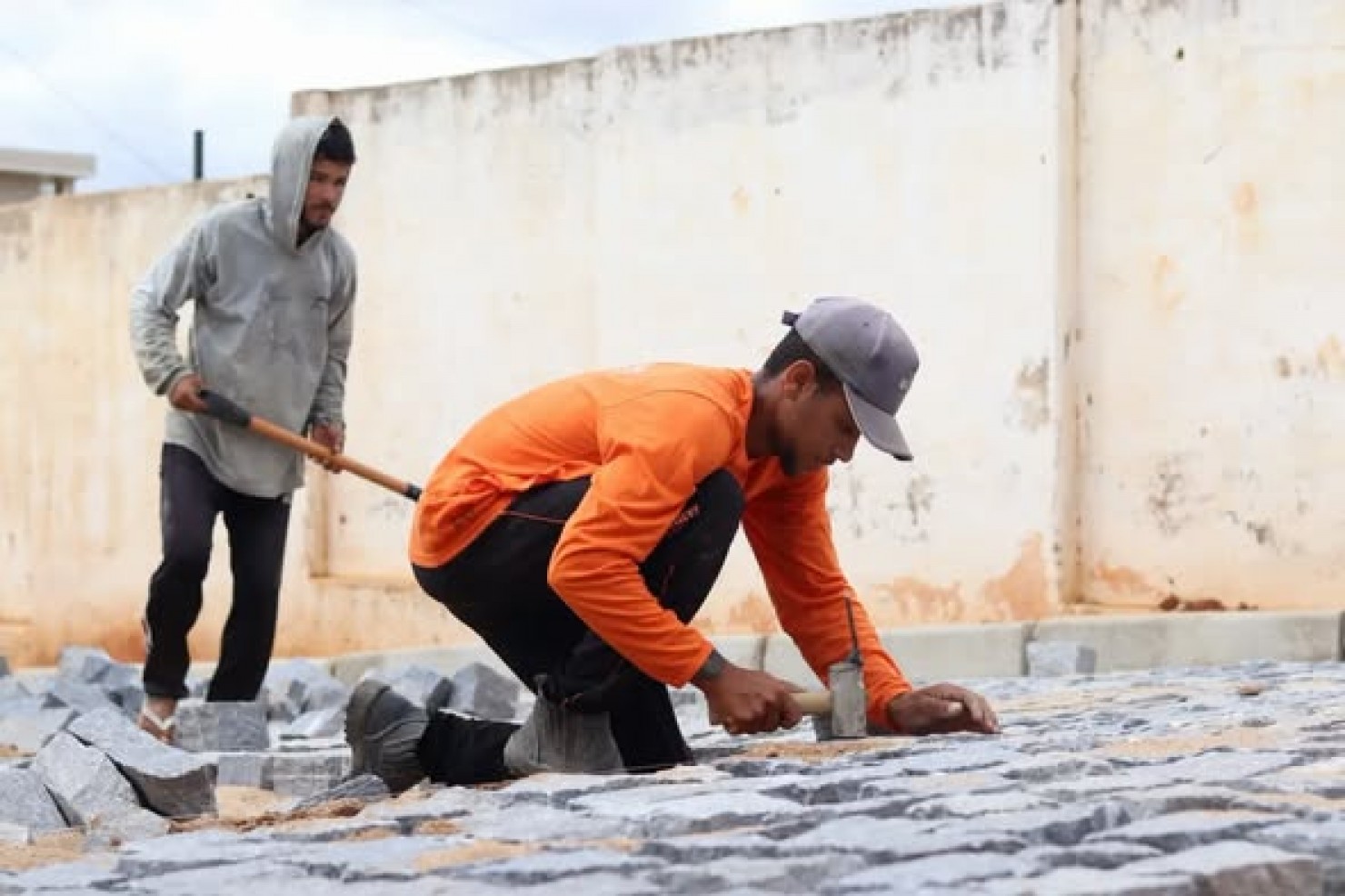 PAVIMENTAÇÃO AVANÇA NO BAIRRO MACAPÁ II
