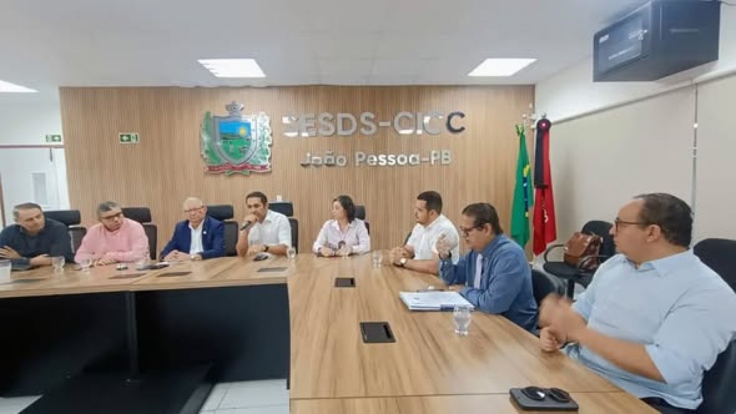 PREFEITO GARRANCHO E SUPERINTENDENTE DO DEMUTRAN PARTICIPAM DE REUNIÃO DO CETRAN-PB, EM JOÃO PESSOA
